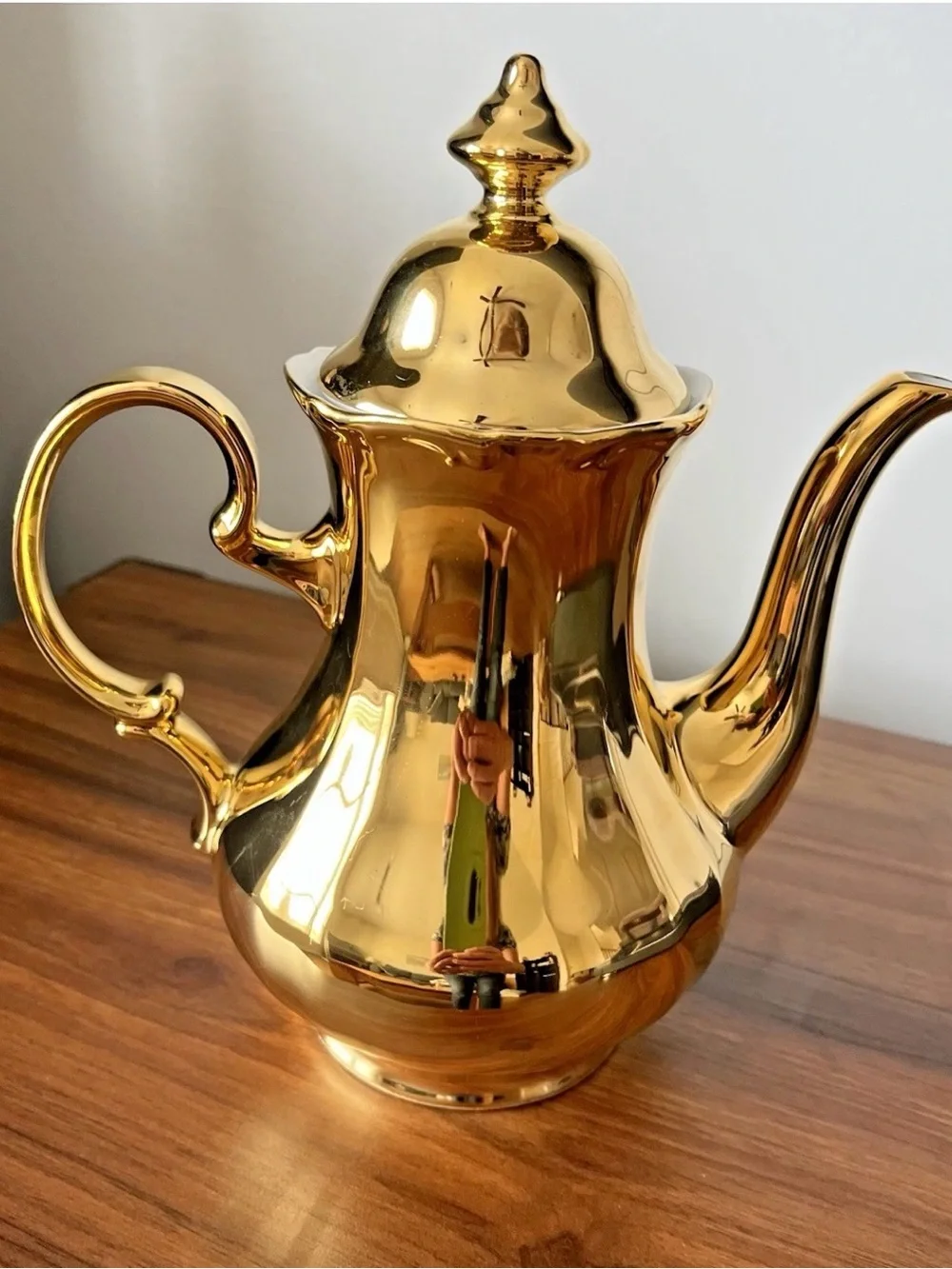Handarbeit 22k gold Rose Teapot and 2 Demitasse Cups and Saucers Bavaria